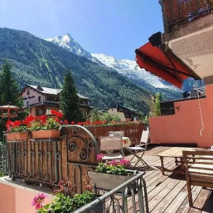 chamonix-hyper-centre-terrasse-vue-mont-blanc-parking.hotels-rhonealpes.com/